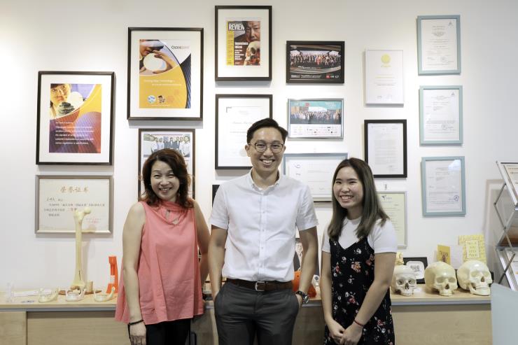 Dr Lim Jing, Chief Technology Officer of Osteopore International, and his team