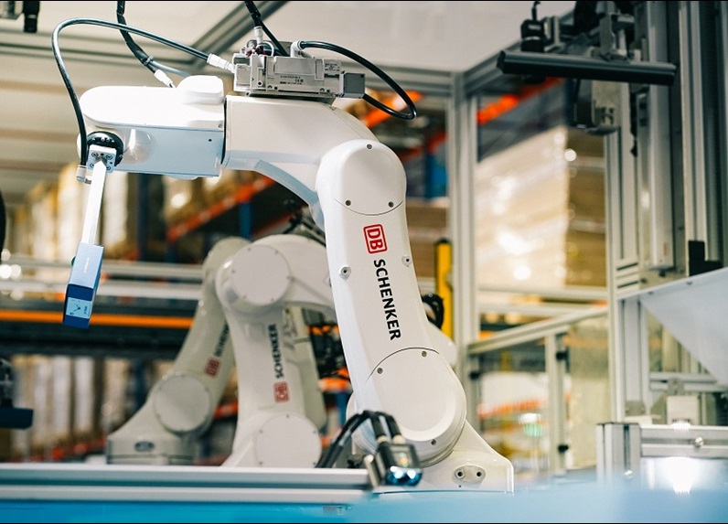 DB Schenker's Red Lion Warehouse at the Airport Logistics Park of Singapore deploys technologies such as multi-shuttle storage and pick-to-light systems. 