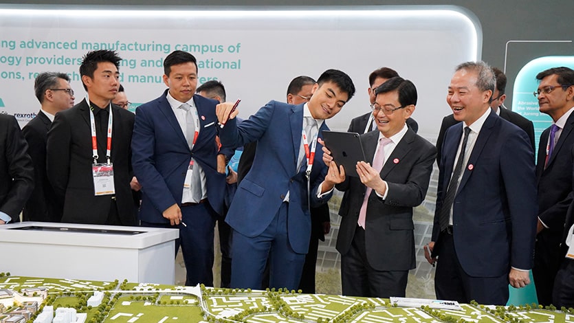 Deputy Prime Minister Heng Swee Keat learns about Jurong Innovation District (JID) at Industrial Transformation Asia Pacific 2019