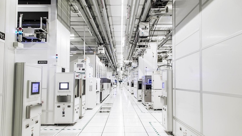GlobalFoundries’ highly automated cleanroom 