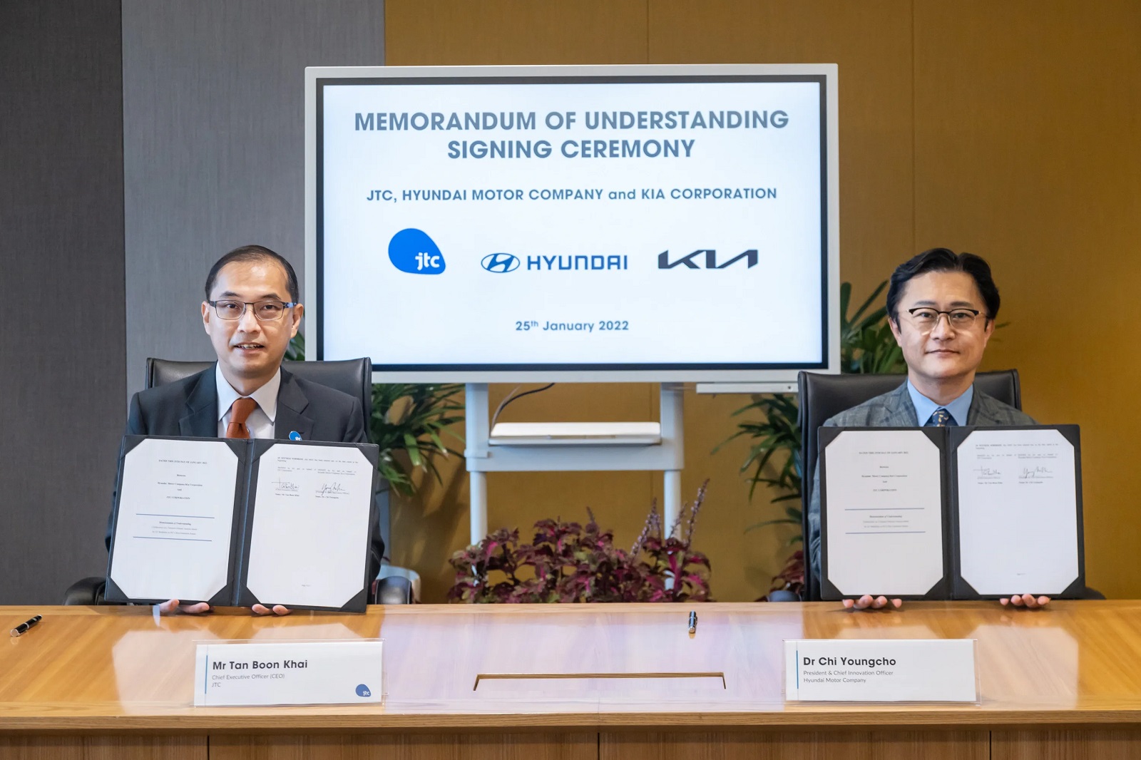 The MOU signing between JTC and Hyundai 